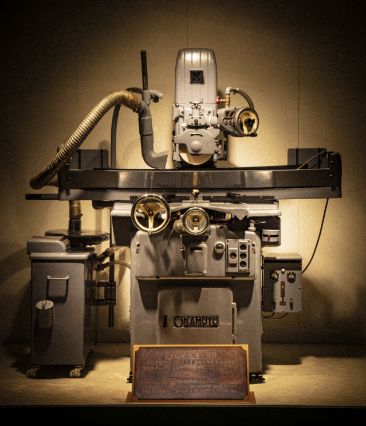 Japan’s first surface grinder
PSG-6 type
