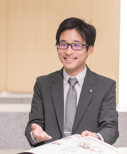 営業の商談中の男性